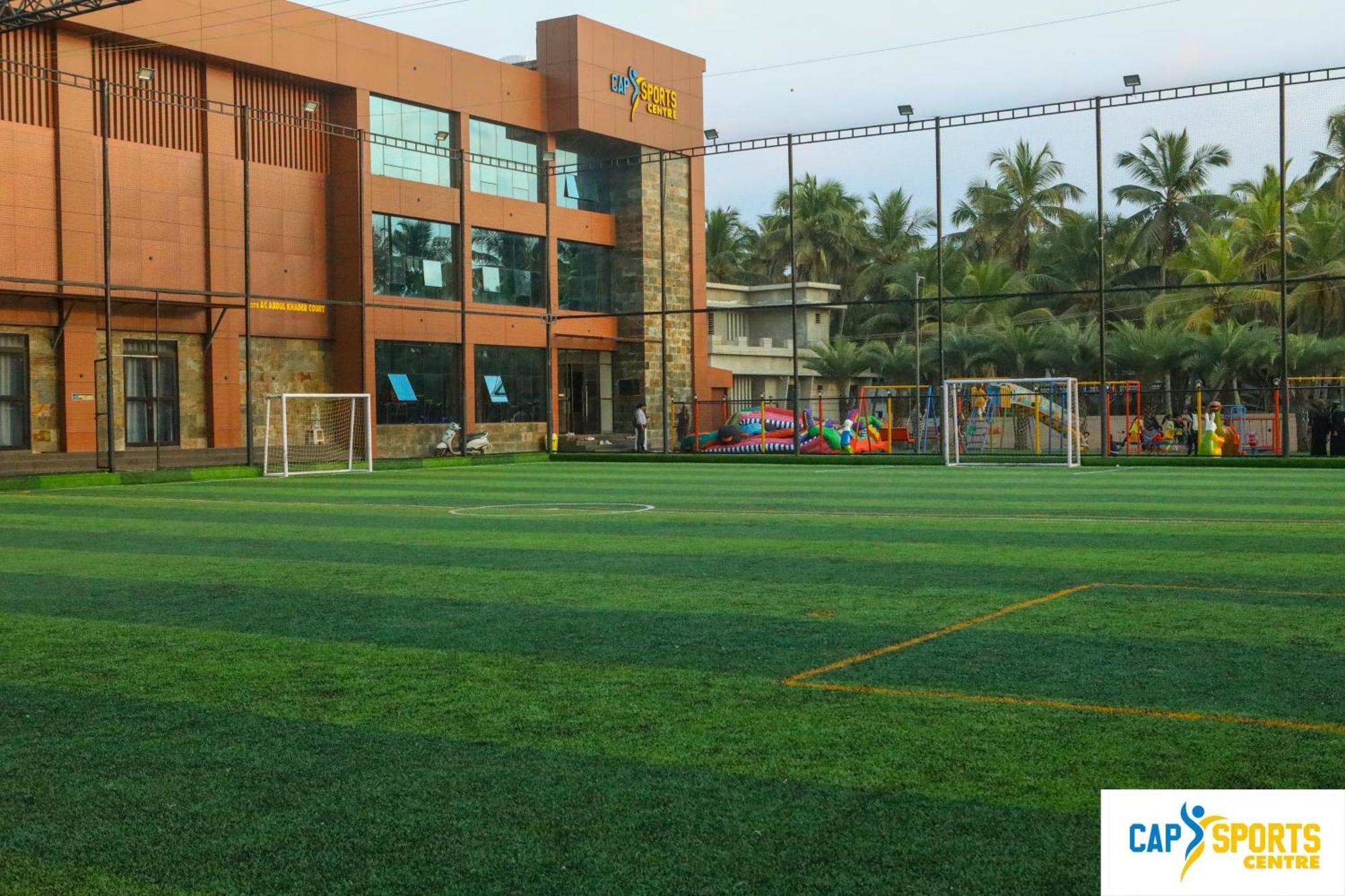 ホテル Cap Sports Center Nīleshwar エクステリア 写真